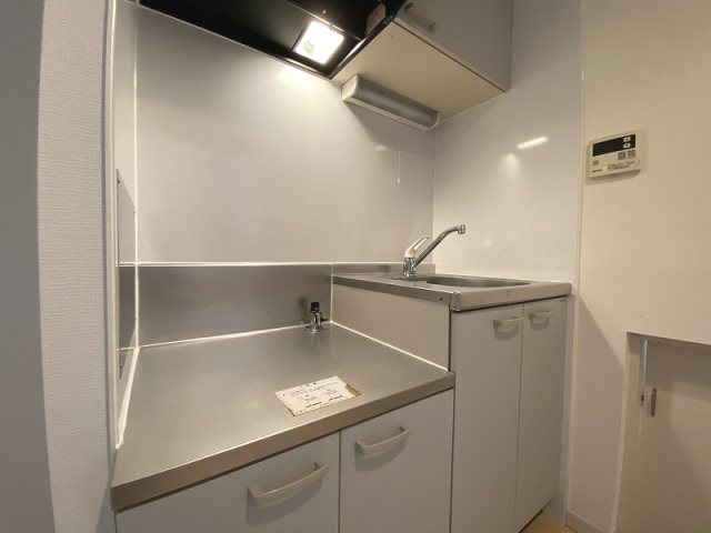 キッチン　※同型タイプ写真のため、現状優先。