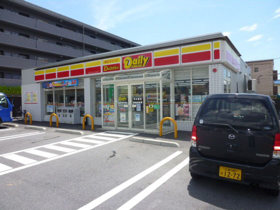 コンビニ　デイリーヤマザキ広島戸坂中町店（コンビニ）まで379m