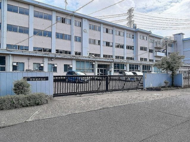 中学校　岐阜市立岩野田中学校（中学校）まで700m