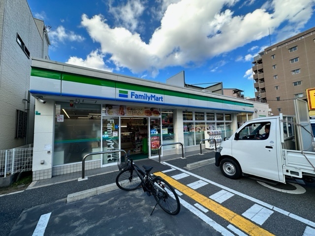 コンビニ　ファミリーマート木川西店（コンビニ）まで371m