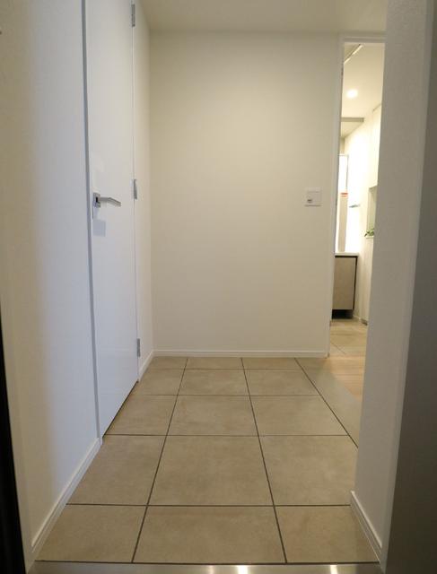 居室・リビング　玄関