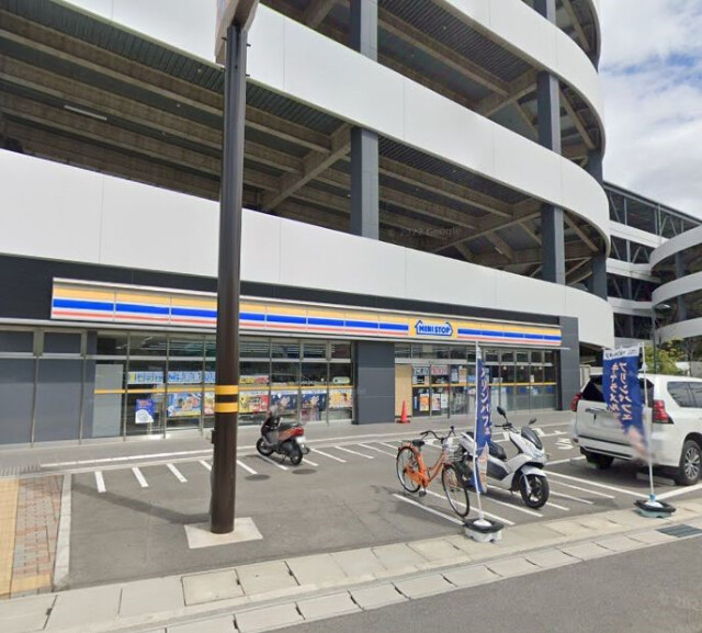 コンビニ　ミニストップランドポート高槻店（コンビニ）まで132m