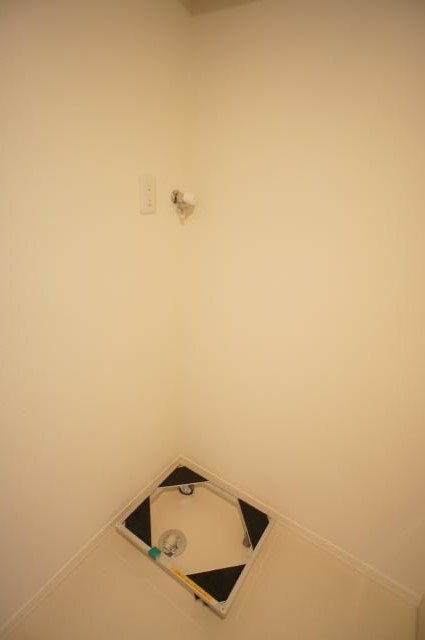 その他　雨の日のお洗濯も安心の室内洗濯機置き場です