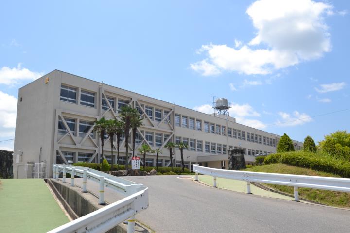 中学校　東広島市立八本松中学校（中学校）まで631m