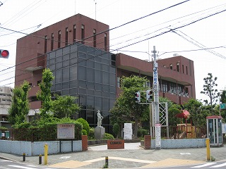 図書館　柏原市立柏原図書館（上市）（図書館）まで590m