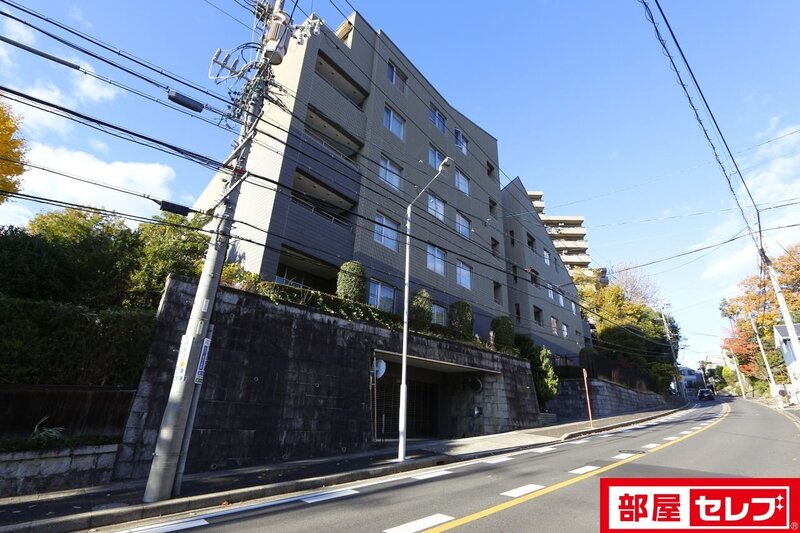 建物外観　閑静な住宅街。