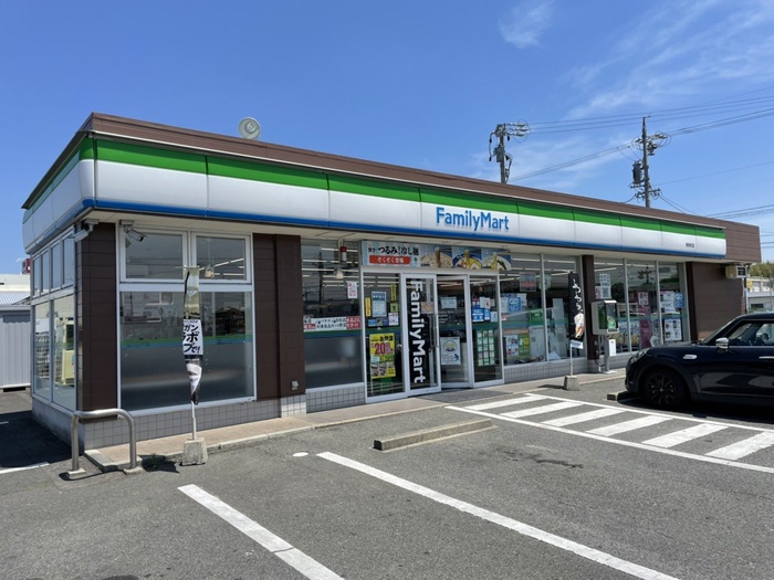 コンビニ　ファミリーマート（コンビニ）まで456m