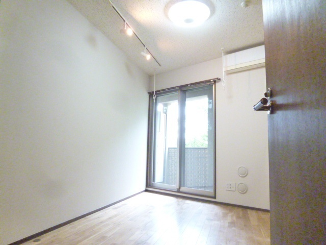 居室・リビング　※別室写真です