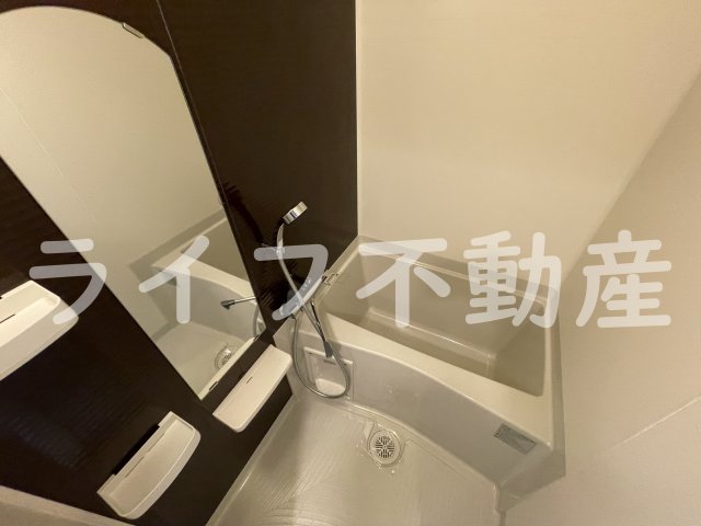 バス・シャワールーム　コンパクトで使いやすいお風呂です