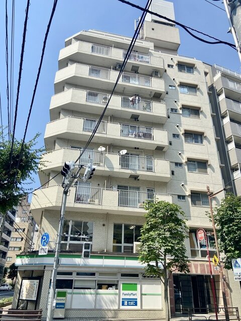 建物外観　１階はコンビニで便利です