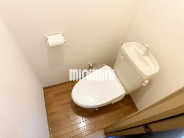 トイレ　温水洗浄便座付きのトイレです。