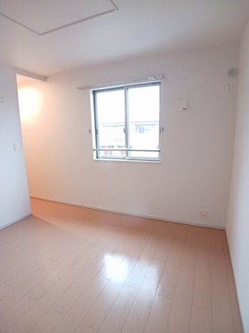 その他部屋・スペース　風通しも良い寝室です☆