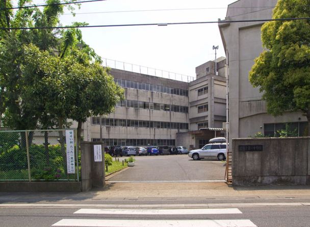 中学校　市立第一中学校（中学校）まで490m