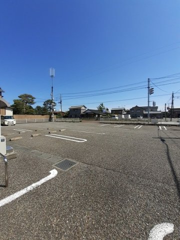 駐車場　駐車場があるので、車を買う予定の方も安心です