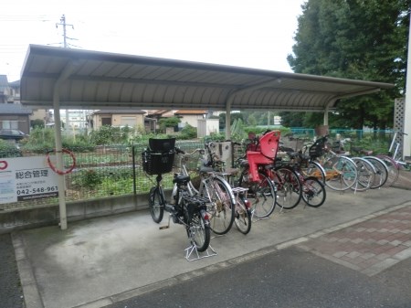 その他共有部分　屋根付きの駐輪場です。
