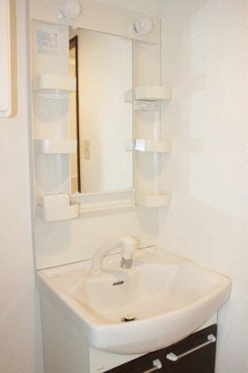 洗面設備　※同物件・別部屋の写真です