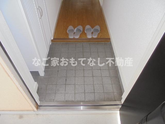 玄関　※別号室の写真です