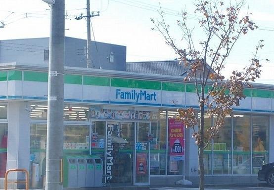 コンビニ　ファミリーマート白山インター店（コンビニ）まで150m