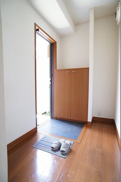 玄関　※同間取り別のお部屋の参考画像です。