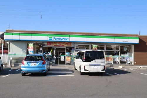 コンビニ　ファミリーマート 一宮北浦町店（コンビニ）まで489m