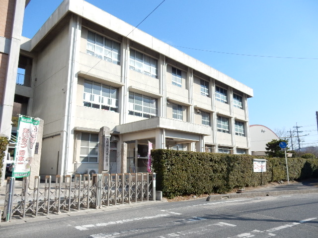 小学校　玉野市立八浜小学校（小学校）まで617m