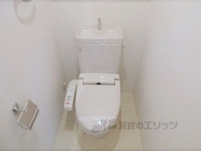 トイレ　ウォシュレット付いてます・
