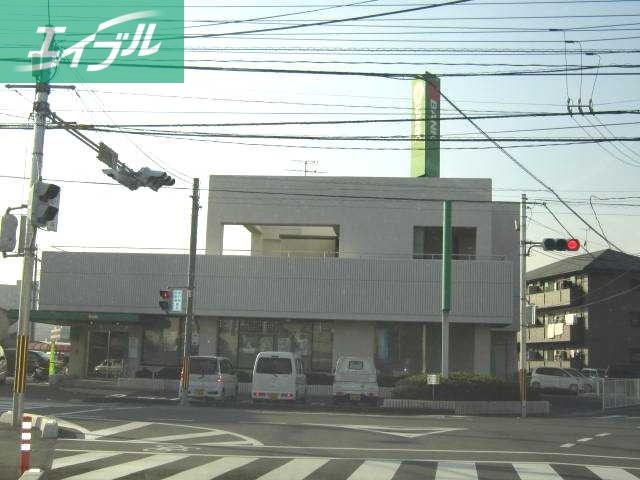 銀行　トマト銀行津高支店（銀行）まで477m