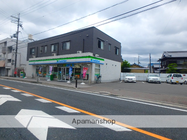 コンビニ　ファミリーマート（コンビニ）まで1604m