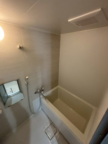 バス・シャワールーム　同物件別部屋写真
