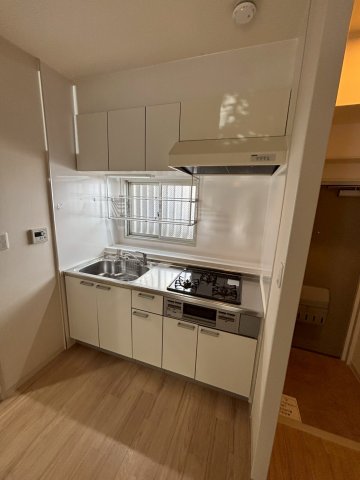 キッチン　同物件別部屋写真