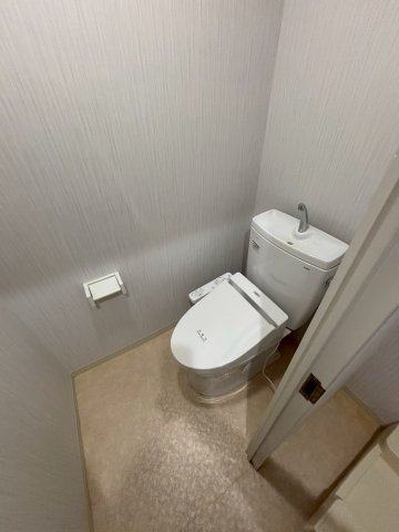 トイレ　同物件別部屋写真