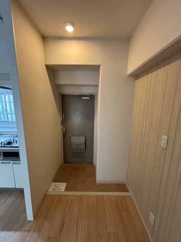 玄関　同物件別部屋写真