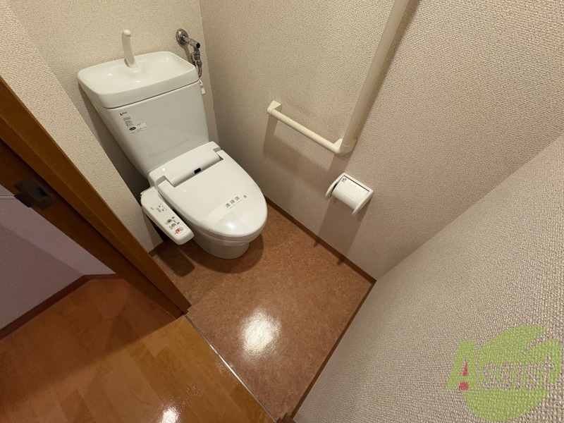 トイレ　ウォシュレット機能がついたトイレ。安心して使用できますね。