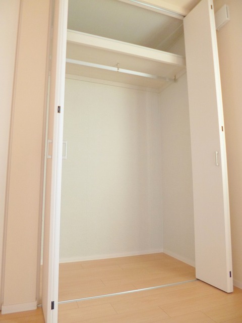 収納　奥行きのある壁一面の収納です?