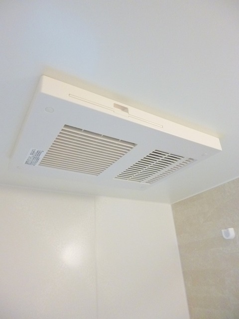 その他部屋・スペース　天気を気にしないで洗濯物を干せる浴室乾燥機付きです?
