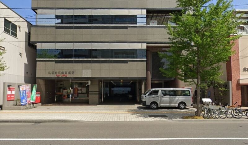 郵便局　札幌北二条郵便局（郵便局）まで293m