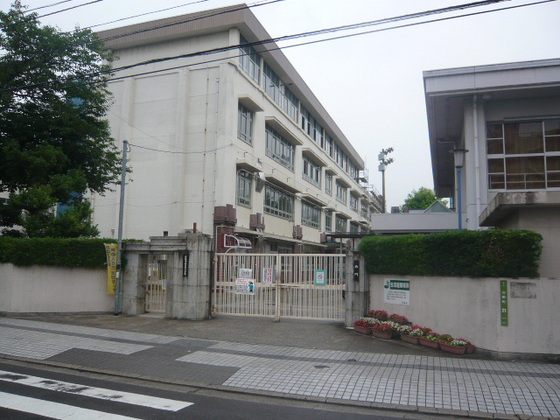 小学校　広島市立尾長小学校（小学校）まで597m