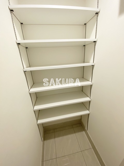 玄関　収納豊富なシューズボックスです♪
