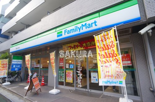 コンビニ　ファミリーマート 横浜神之木町店（コンビニ）まで588m