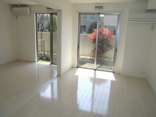 居室・リビング　★南向きの日当たり良好なお部屋★