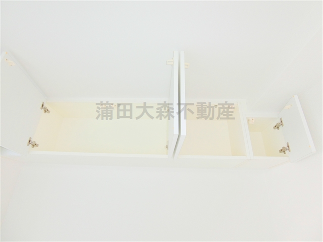 その他設備　洋室上部吊戸棚
