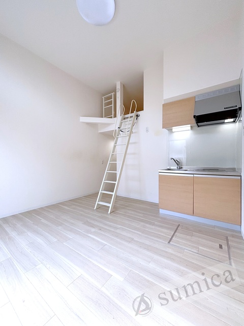 居室・リビング　内装は白を基調として建具とキッチンがグッと映えてます＾＾