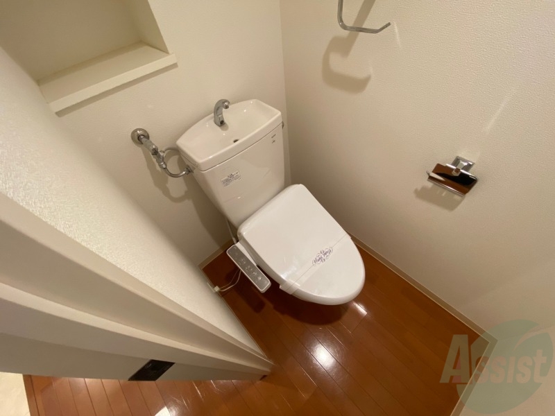 トイレ　こちらはトイレです。清潔感があり、安心して使用できます。