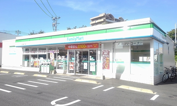 コンビニ　ファミリーマート（コンビニ）まで200m