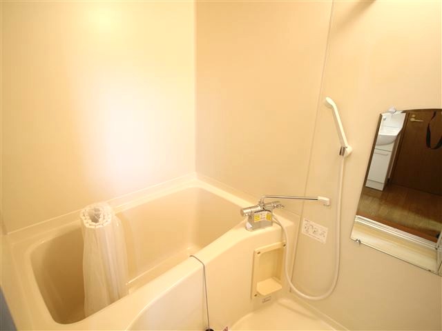 バス・シャワールーム　他の部屋の写真です。室内は現況を優先します。