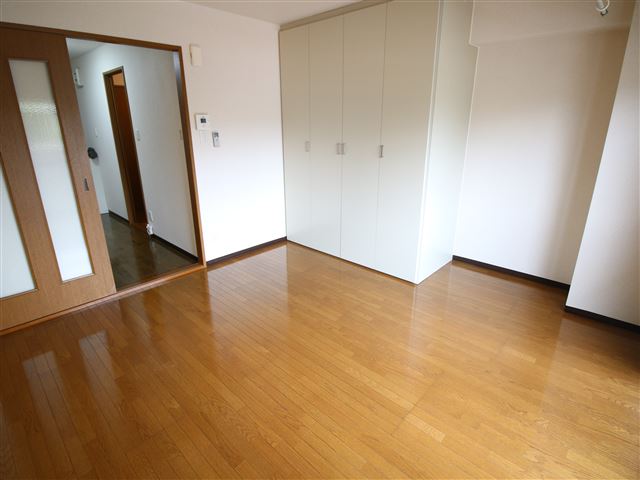 その他　他の部屋の写真です。室内は現況を優先します。