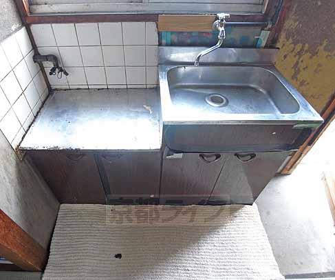 キッチン　二口コンロ置けます。