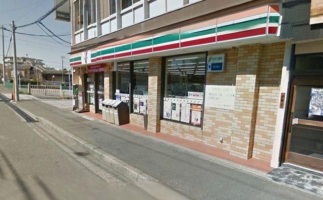 コンビニ　セブンイレブン鵠沼神明店（コンビニ）まで268m