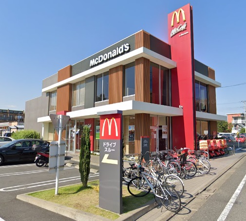 飲食店　マクドナルド笹目通り高松店（飲食店）まで247m