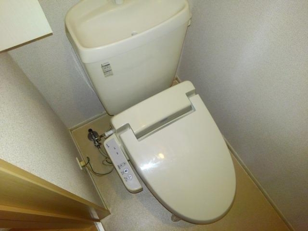 トイレ　温水シャワー付きトイレです